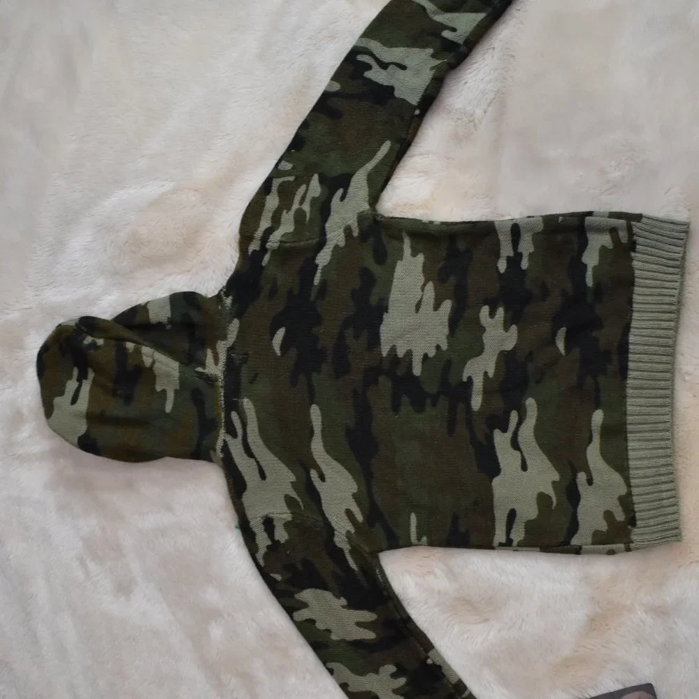 Boys Camo Hooded Sweater Size 5/6 Long Sleeve Knit Green Black